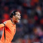 Jérémy Jacquet har gjort et stærkt indtryk i Liverpool. Derfor mener klubbens tidligere anfører Steven Gerrard, at Virgil van Dijk-afløseren er fundet.