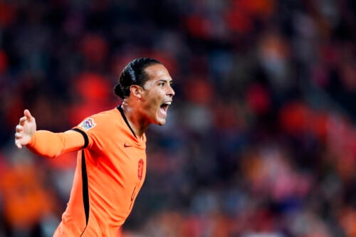 Jérémy Jacquet har gjort et stærkt indtryk i Liverpool. Derfor mener klubbens tidligere anfører Steven Gerrard, at Virgil van Dijk-afløseren er fundet.