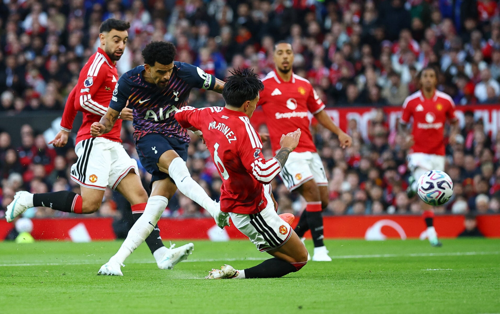 Manchester United ønsker at beholde Lisandro Martínez, som de har mulighed for at forlænge med frem til sommeren 2028.