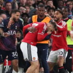 Rodrigo Bentancur får ingen nåde efter Tottenhams dramatiske pointdeling mod Manchester United.