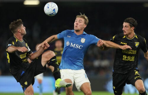Napoli sikrede sig tre point med en overbevisende 3-0-sejr, men kampen blev også en aften med blandede oplevelser for Rasmus Højlund.