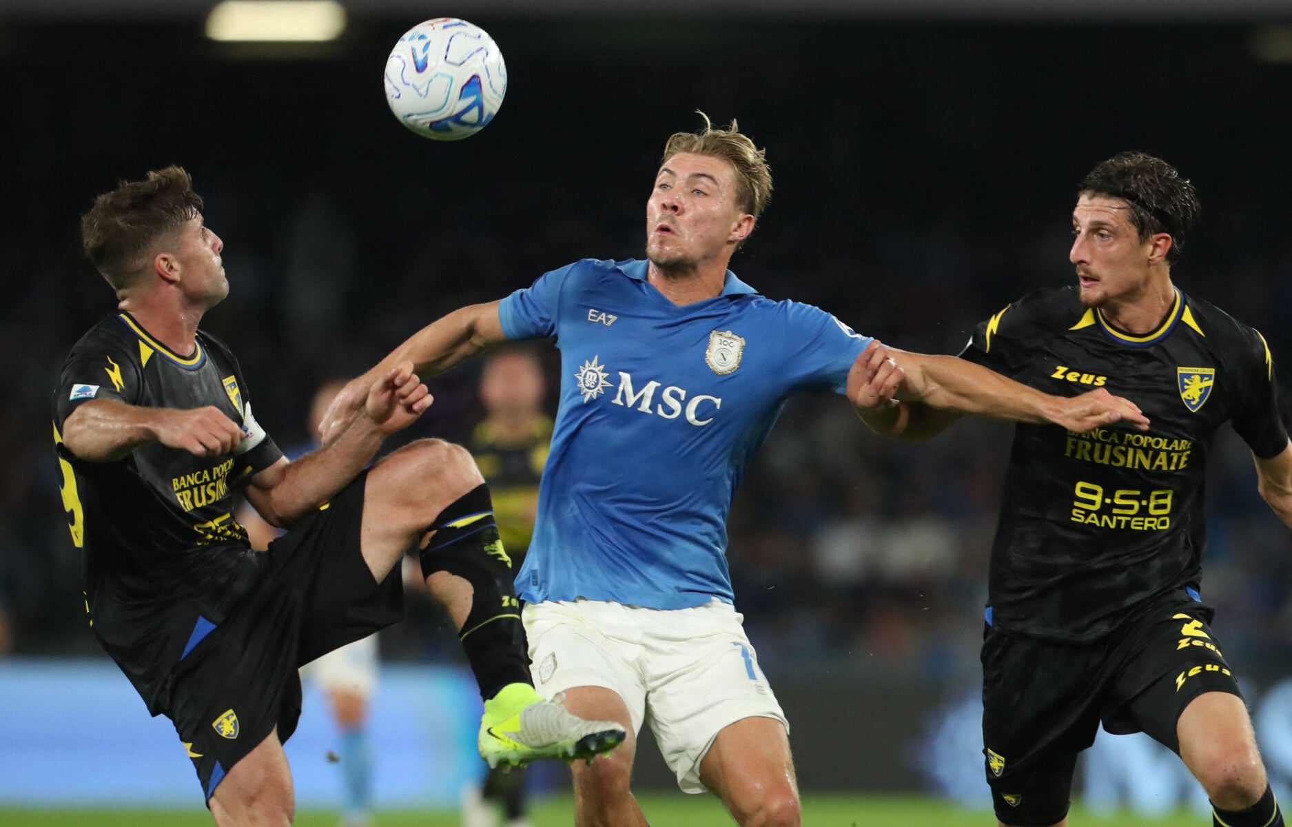 Napoli sikrede sig tre point med en overbevisende 3-0-sejr, men kampen blev også en aften med blandede oplevelser for Rasmus Højlund.