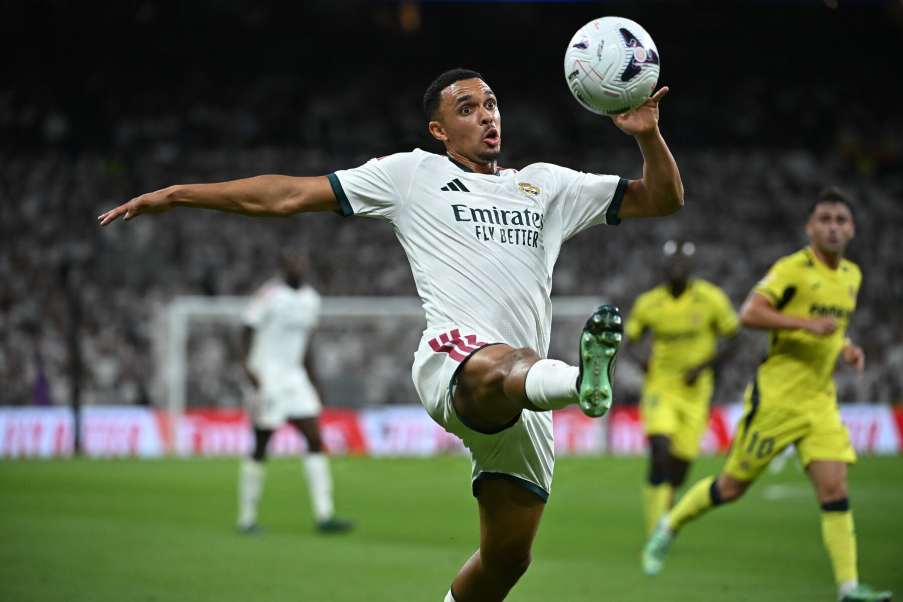 Chelsea har rettet blikket mod Trent Alexander-Arnold, hvis Real Madrid åbner døren for et salg af den engelske højreback.