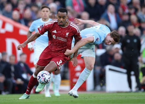 Ryan Gravenberch blev ifølge Jamie Carragher uretfærdigt behandlet af dommeren, da Liverpool tabte 0-3 til Manchester City.