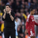Liverpool-træner Andoni Iraola melder om fremskridt i genoptræningen hos både Conor Bradley og Hugo Ekitike.