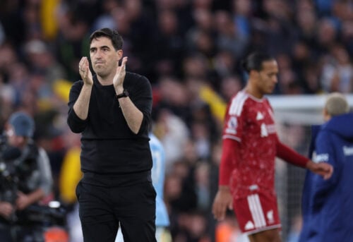 Liverpool-træner Andoni Iraola melder om fremskridt i genoptræningen hos både Conor Bradley og Hugo Ekitike.