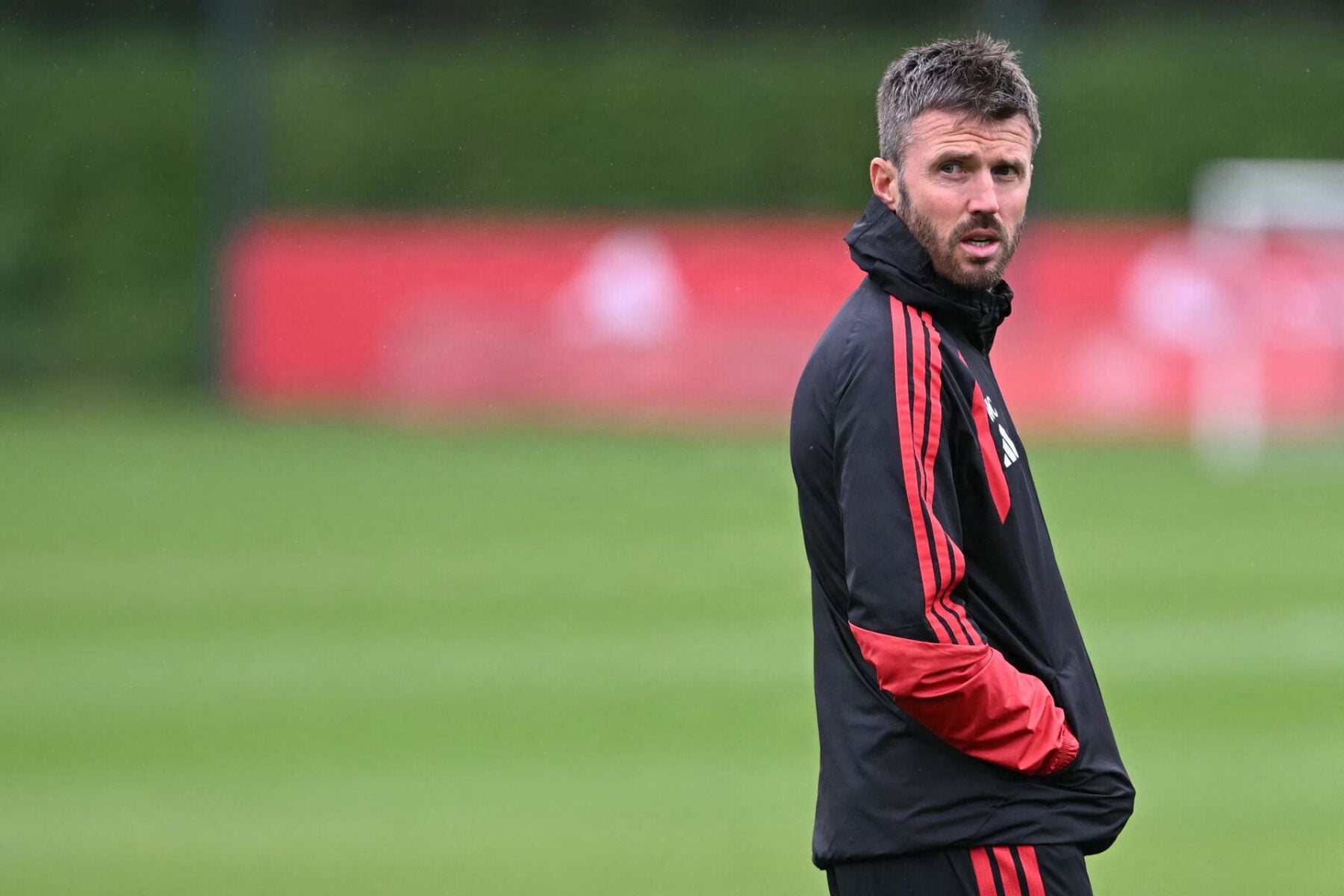Michael Carrick kan blive erstattet af Manchester United i denne uge.