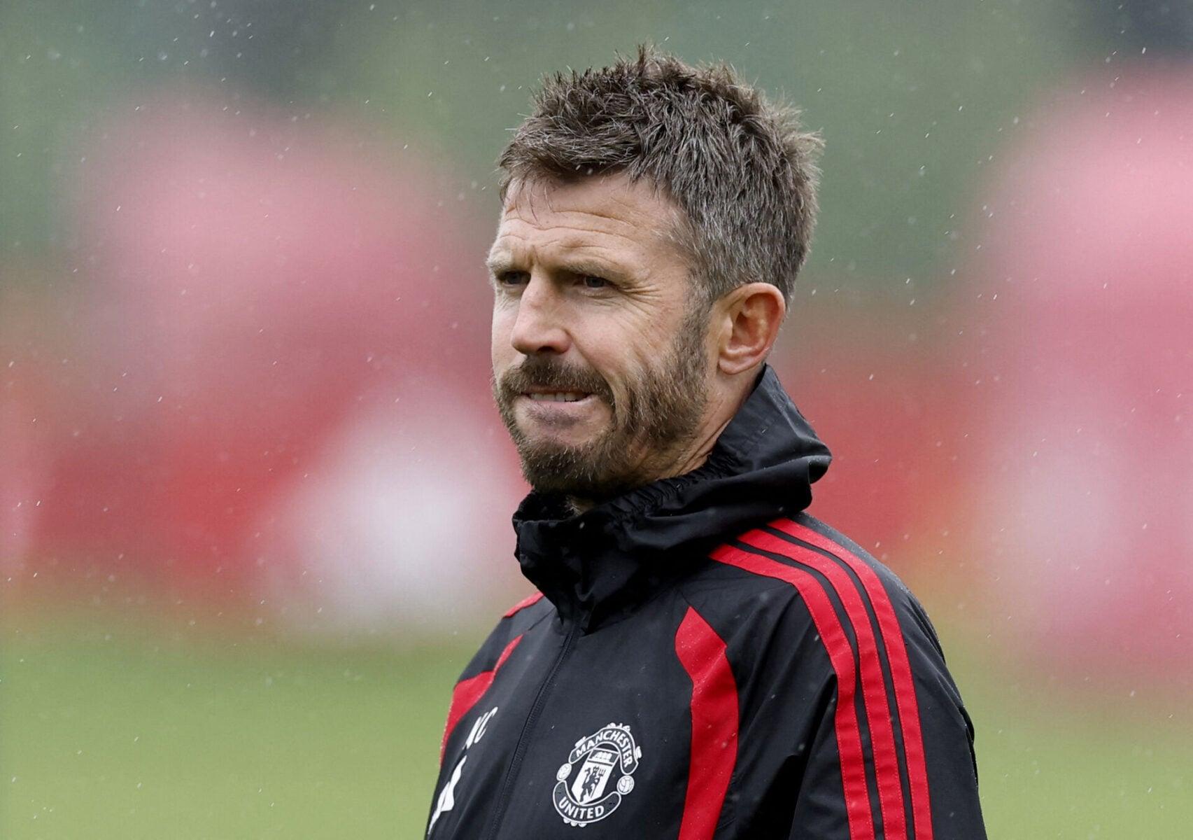 Michael Carrick venter bare på pengene, lyder det nu fra Paul Scholes.