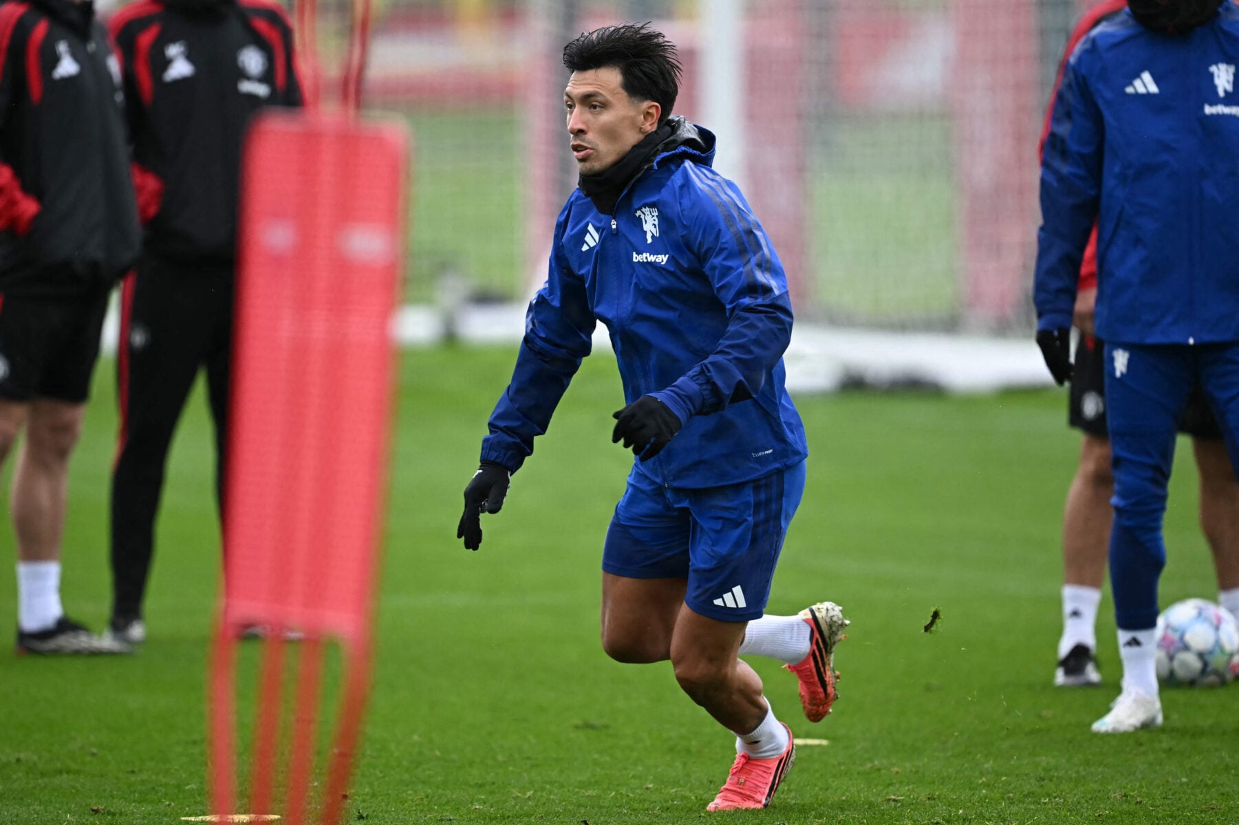 Manchester United har idømt Lisandro Martínez en bøde efter den argentinske forsvarsspillers opsigtsvækkende kritik af klubbens ledelse.