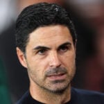 Arsenal overvejer at hente Bayern Münchens sydkoreanske forsvarsspiller Kim Min-jae, efter at Piero Hincapié er blevet ramt af en ankelskade.