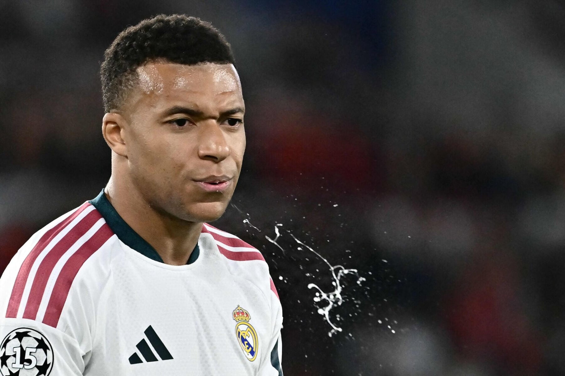 Kylian Mbappé afslører en mærkelig vane.