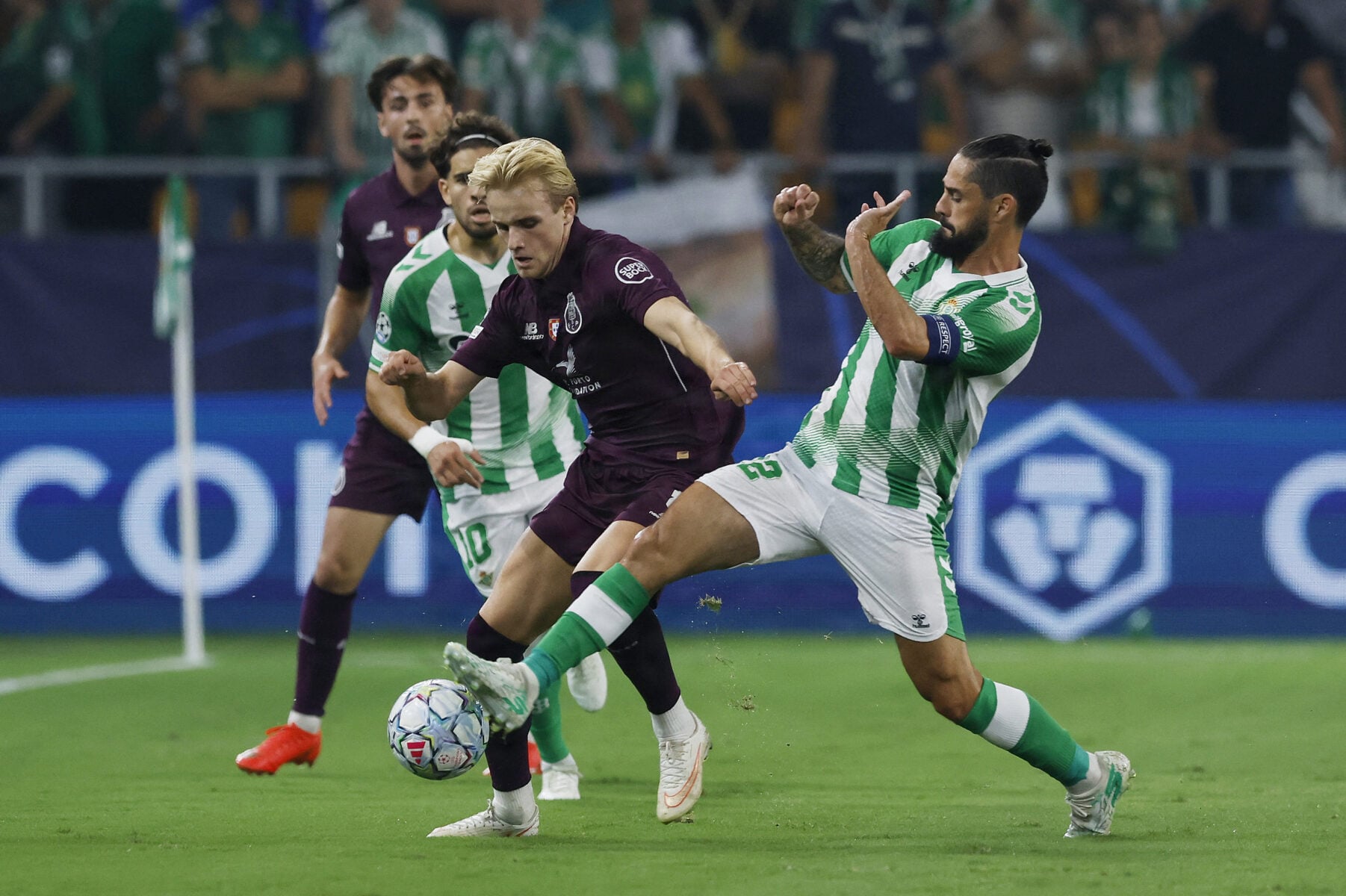 Victor Froholdt var tydeligt skuffet, da FC Porto onsdag tabte 3-2 til Real Betis på udebane i Champions League.