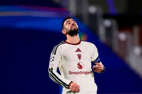 United-anfører Bruno Fernandes får hård kritik fra Jamie Carragher, da portugiseren satte spørgsmålstegn ved holdets taktiske tilgang.