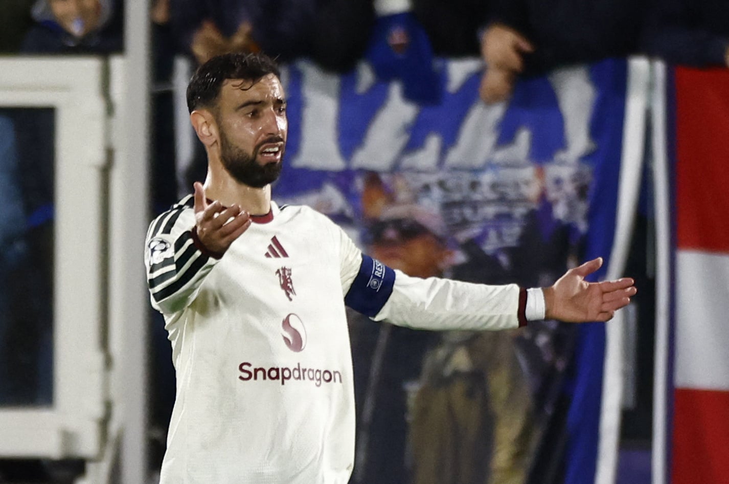 Nu har anfører Bruno Fernandes sat ord på Manchester United-krisen efter onsdagens ydmygende 1-4-nederlag til Como i Champions League.