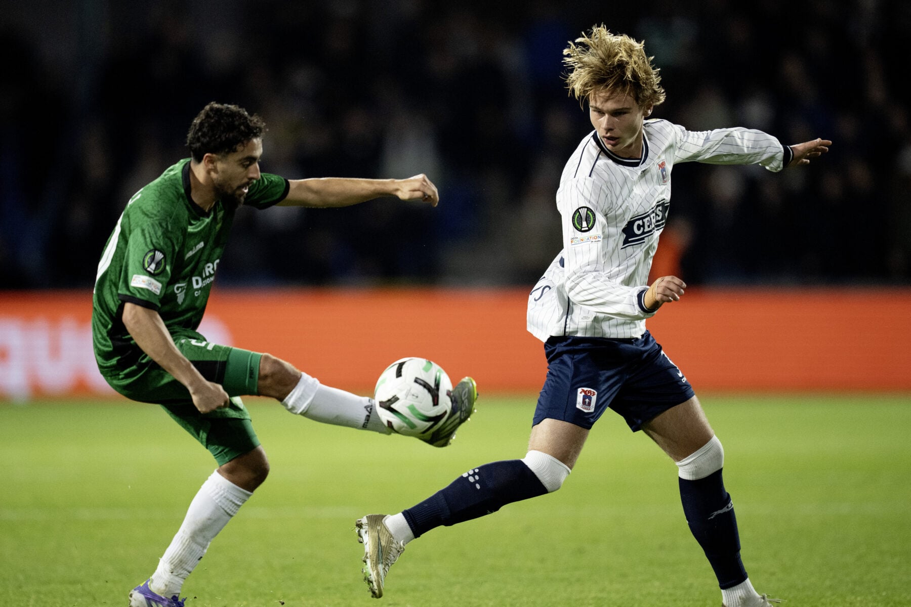 AGF-cheftræner Jakob Poulsen er bekymret for belastningen på den unge offensivspiller Frederik Emmery, der har døjet med problemer i baglåret.