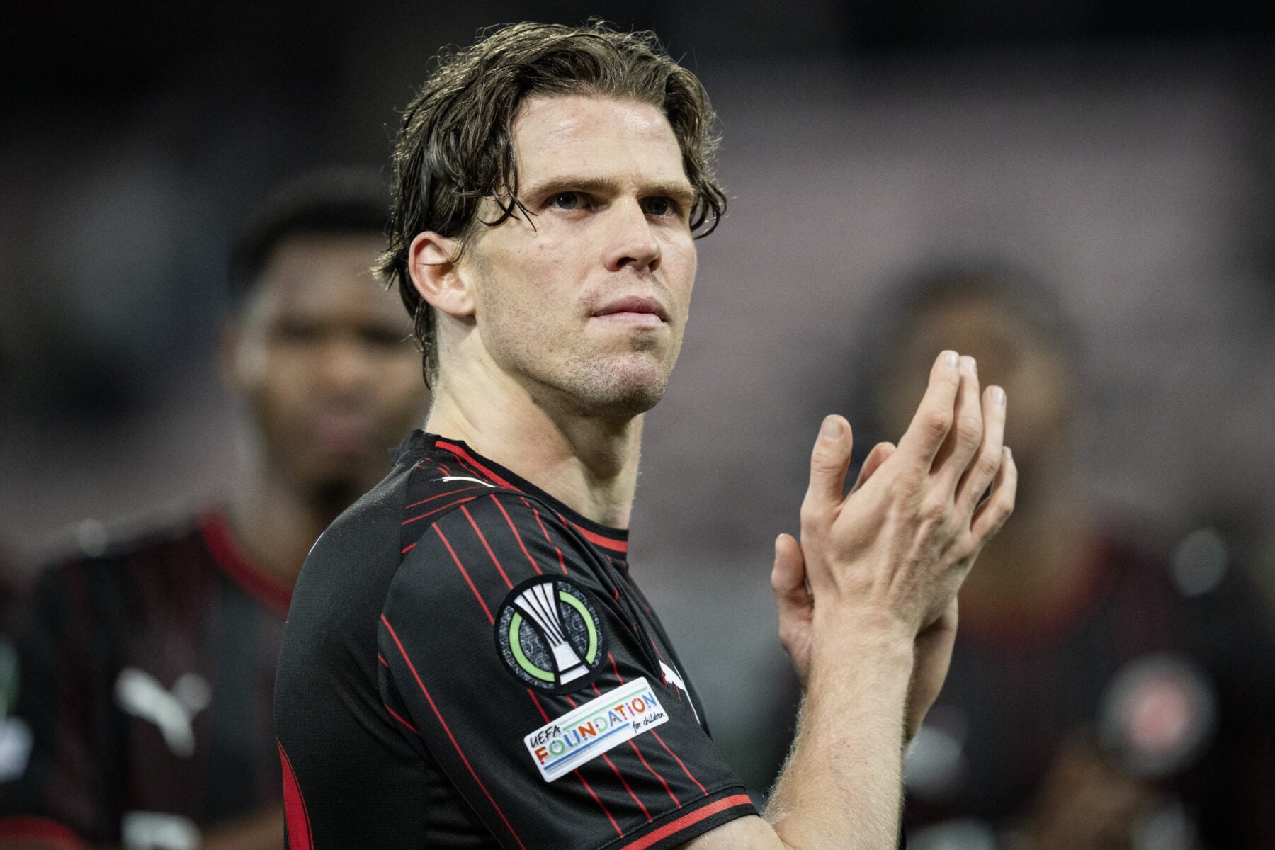 Mads Bech Sørensen forhandler med FC Midtjylland om sin fremtid, har den danske forsvarsspiller afsløret i et interview med Viaplay.