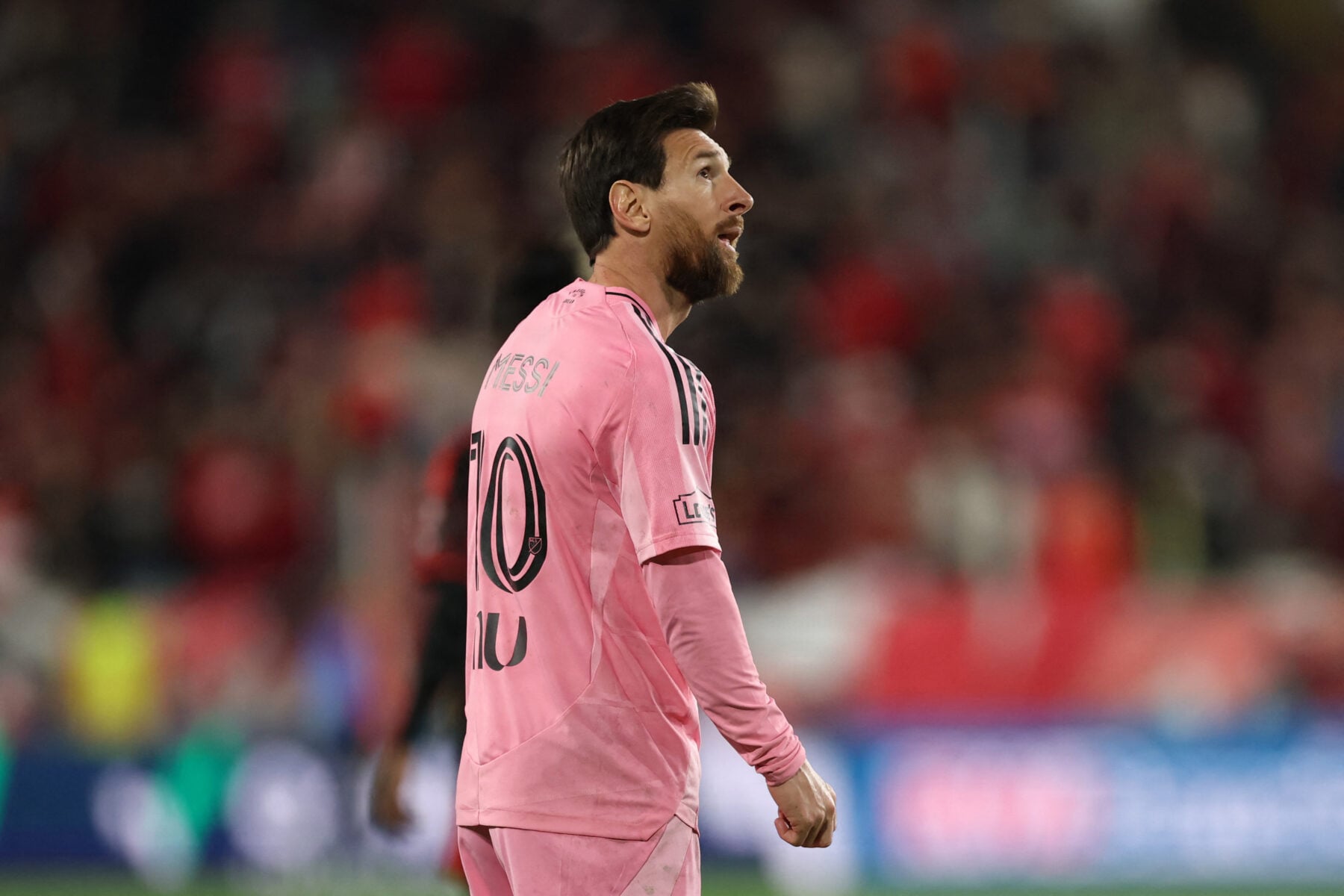 Lionel Messi skaber stor opmærksomhed før årets Ballon d’Or-uddeling, men fodboldikonets deltagelse i ceremonien i London er fortsat usikker.