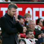 Michael Carrick hænger fortsat i en tynd tråd i Manchester United, efter at storklubben led et ydmygende 0-3-nederlag til Bournemouth.