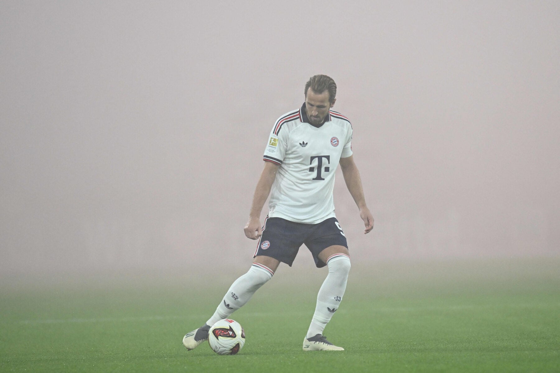 Harry Kane er bookmakernes favorit til at vinde Ballon d'Or 2026. Bayern München-stjernen kan således sikre en historisk triumf.