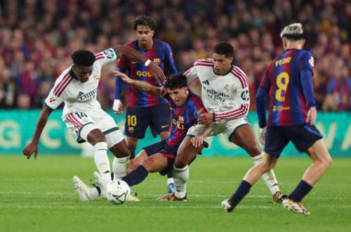 Real Madrid kom, så og sejrede på udebane mod FC Barcelona i sæsonens første El Clásico i La Liga, hvor en stjerne får kritik.