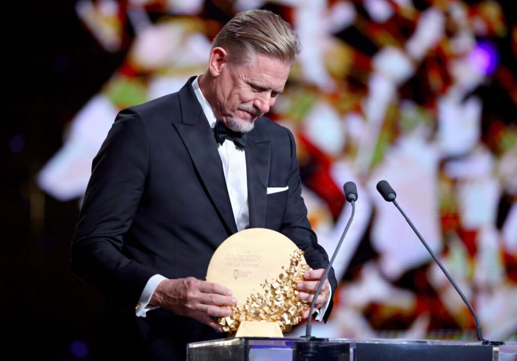 Peter Schmeichel trækker store overskrifter.