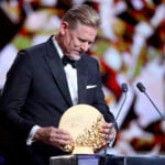 Peter Schmeichel trækker store overskrifter.