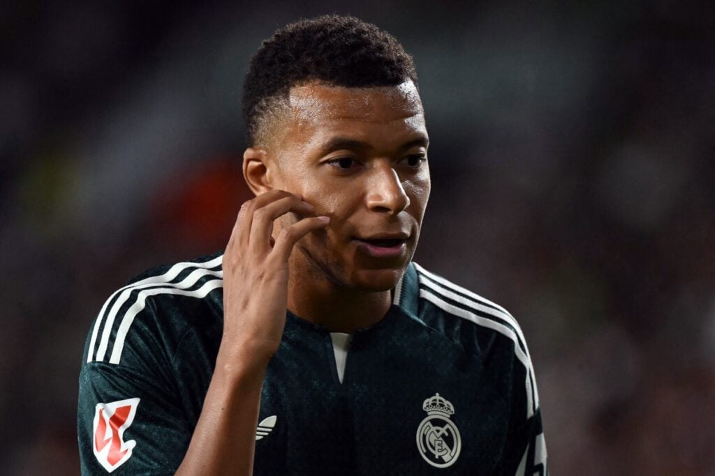Kylian Mbappé er havnet i en alvorlig international kontrovers, der ser ud til at fortsætte med at skabe store overskrifter.