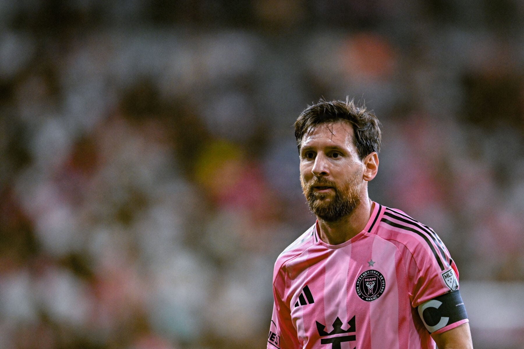 Lionel Messi har ingen planer om at vende tilbage til argentinsk fodbold i den nærmeste fremtid. Det meddeler Fabrizio Romano.