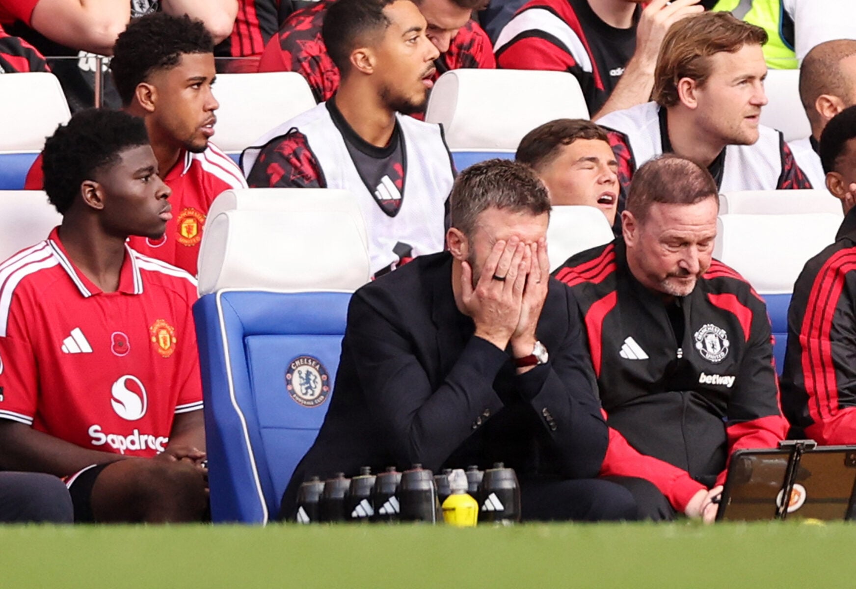 Michael Carrick lægger ikke skjul på sin skuffelse efter Manchester Uniteds 0-2-nederlag til Chelsea, hvor en hændelse blev afgørende.