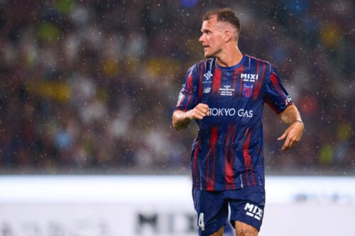 Alexander Scholz har fundet sig godt til rette efter comebacket til japansk fodbold, hvor han gjorde sig gældende i en 6-0-sejr.