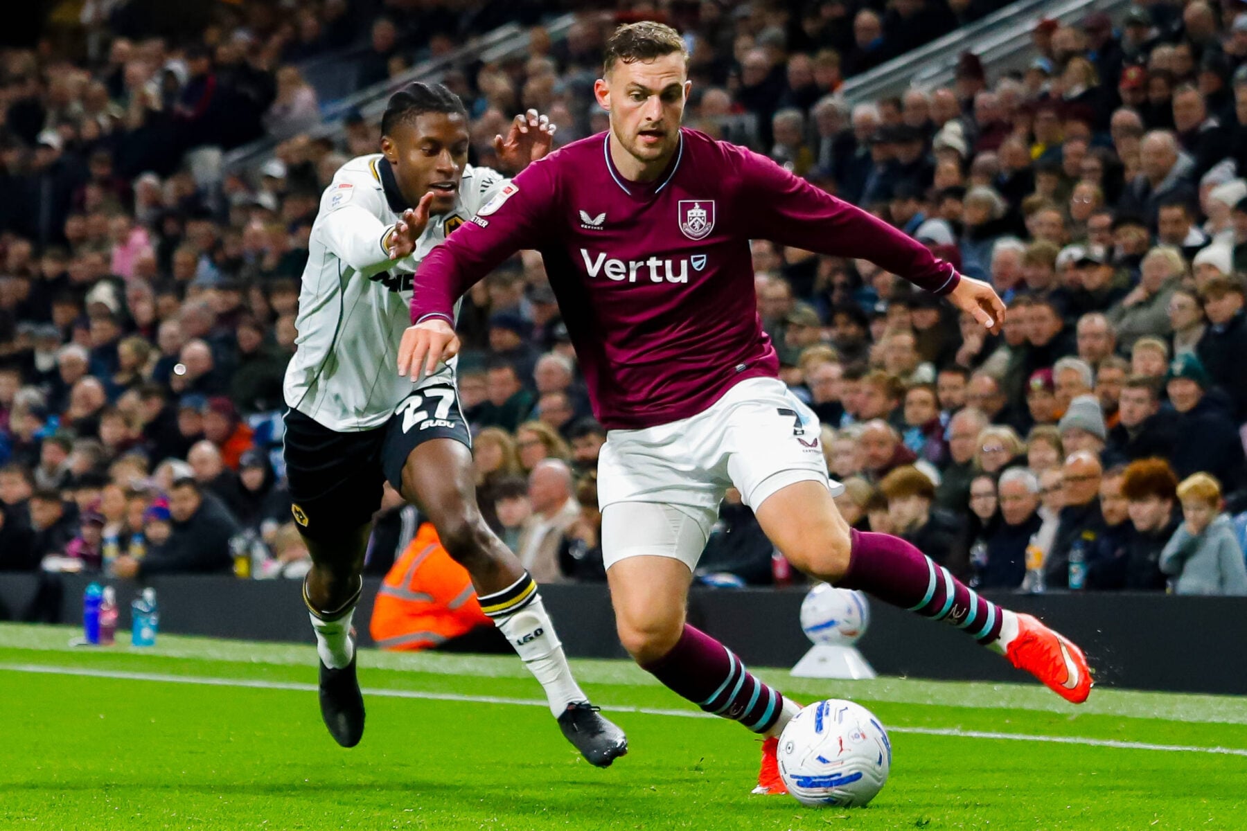 Jacob Bruun Larsen er ramt af en alvorlig nedtur, efter at Burnley-danskeren angiveligt har pådraget sig et træthedsbrud.